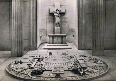 Bouclier bronze autel catholique